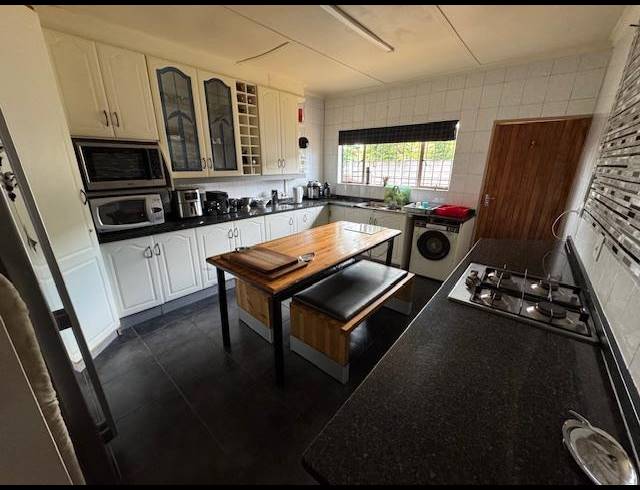 4 BEDROOM HOUSE FOR SALE IN POMONA